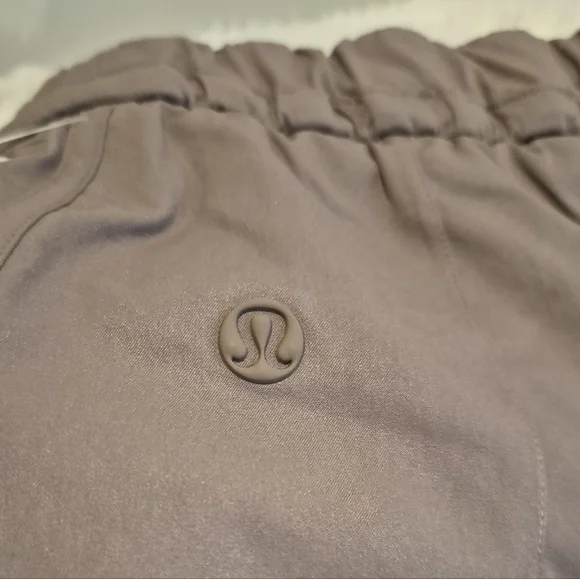 Lululemon Cinchable HR Woven Shorts - Picture 6 of 12